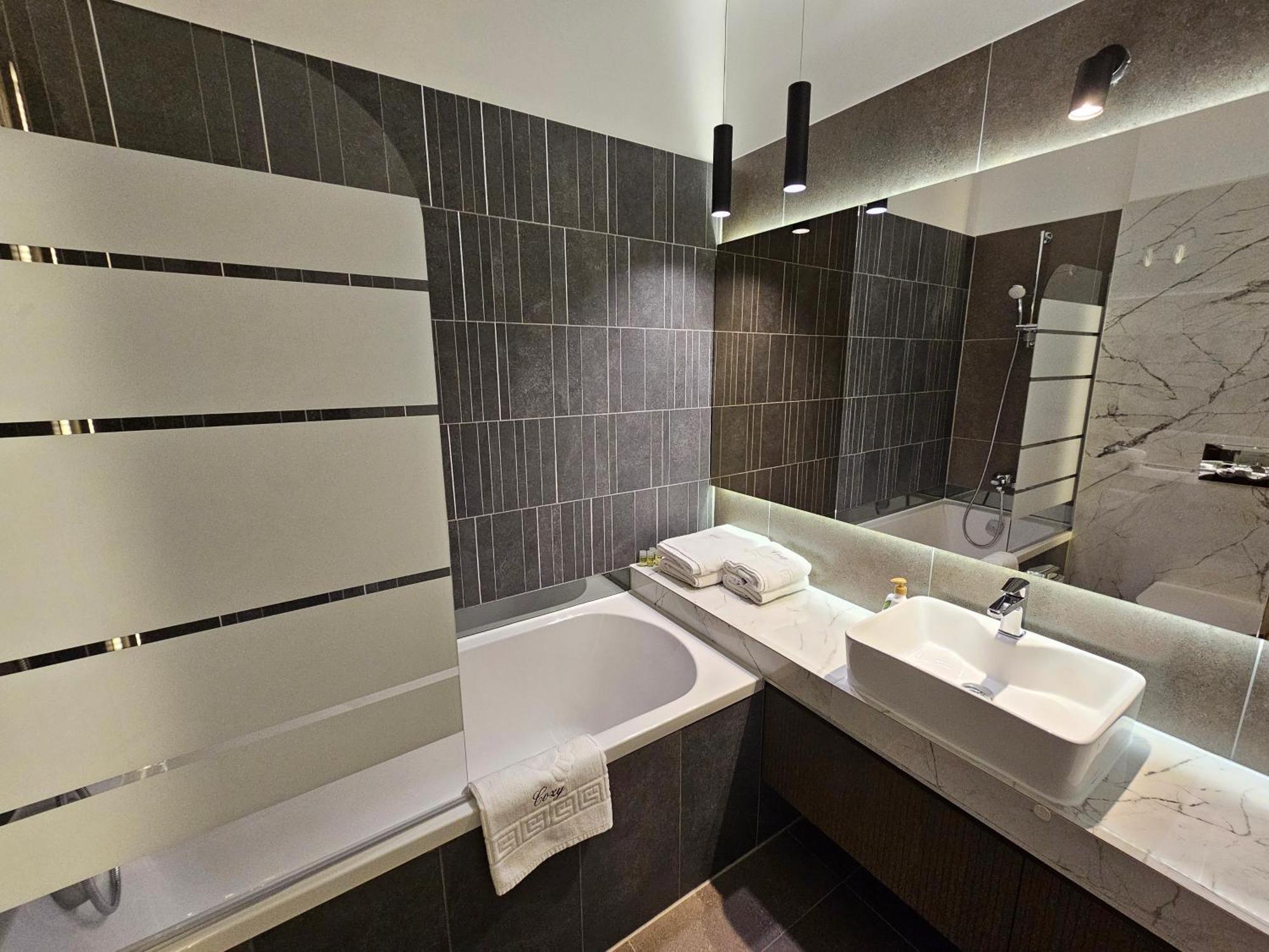 Urban Luxury Flats - Cozy Apartments At Coresi Mall #Brasov Bagian luar foto